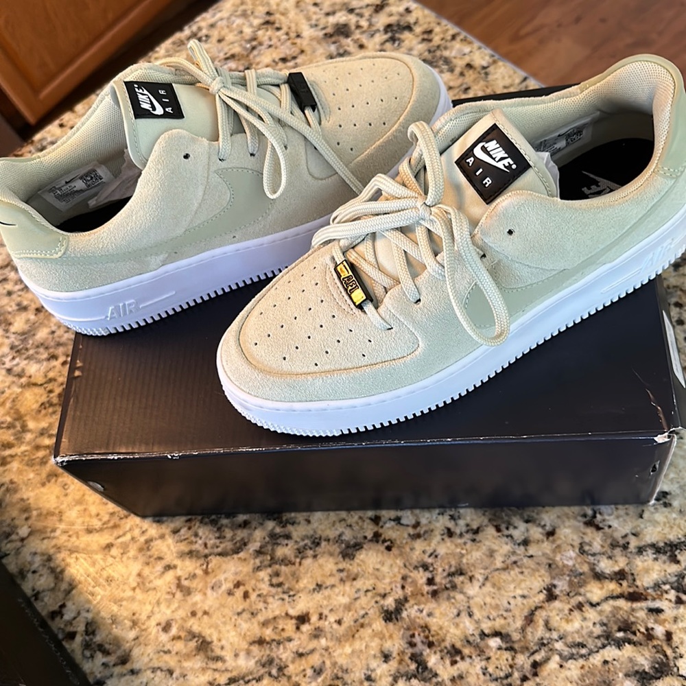 W AF1 SAGE LOW